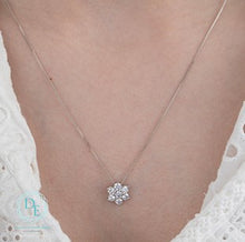 Load image into Gallery viewer, Necklace Worn