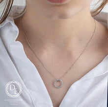 Load image into Gallery viewer, Neckace worn