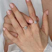 Load image into Gallery viewer, modelled on hands