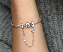 Load image into Gallery viewer, Pandora Dasiy Flower Safety Chain - Fifth Avenue Jewellers