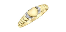 Load image into Gallery viewer, Fluted heart band tilted sideways
