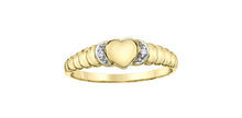 Load image into Gallery viewer, Fluted heart band tilted up

