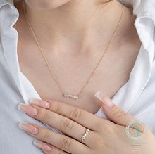 Load image into Gallery viewer, Necklace worn
