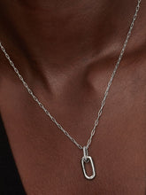 Load image into Gallery viewer, Silver necklace with an openable link on a model
