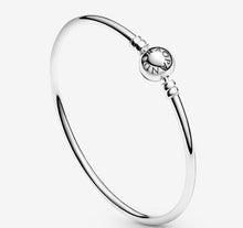 Load image into Gallery viewer, Pandora Moments Bangle - Fifth Avenue Jewellers
