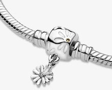 Load image into Gallery viewer, Pandora Moments Daisy Flower Clasp Snake Chain Bracelet - Fifth Avenue Jewellers
