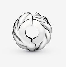 Load image into Gallery viewer, Pandora Polished Feathered Clip Charm - Fifth Avenue Jewellers
