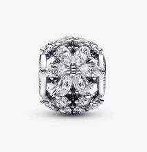 Load image into Gallery viewer, Pandora Sparkling Herbarium Cluster Round Charm - Fifth Avenue Jewellers
